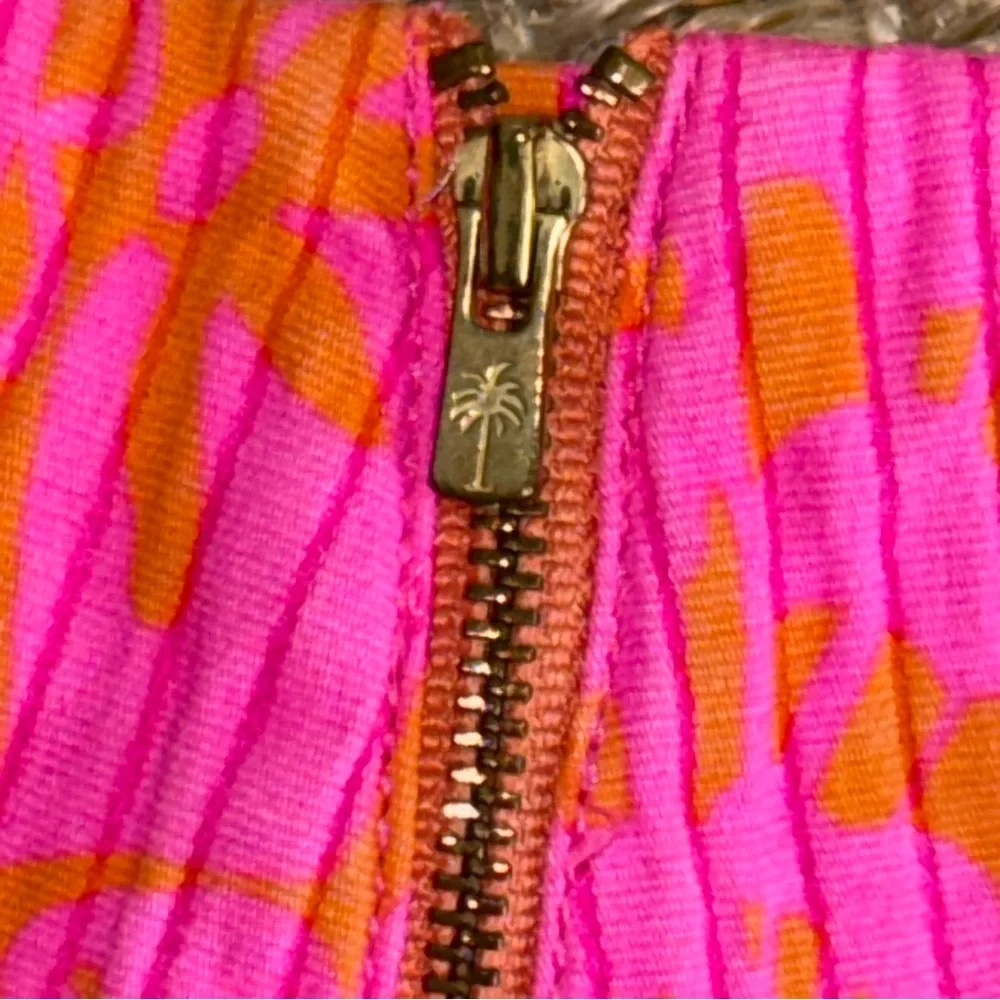 Lilly Pulitzer Neon Pink Orange Shorts Size 4 Woman’s 3” inseam Scallop Edge